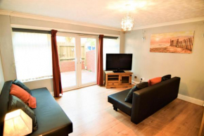 The Brum House - Private garden, 3 TVs with NETFLIX, BBQ, up to 8 guests